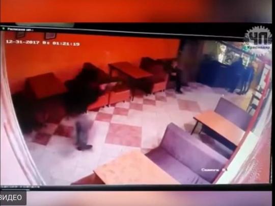 В России бывший боевик «ДНР» расстрелял людей в кафе (видео)