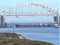 Судно село на мель 