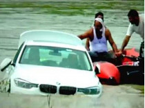 Автомобиль в воде