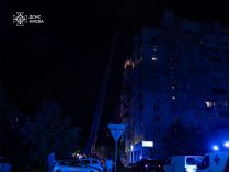 Наслідки атаки дронів у Києві. Фото ДСНС